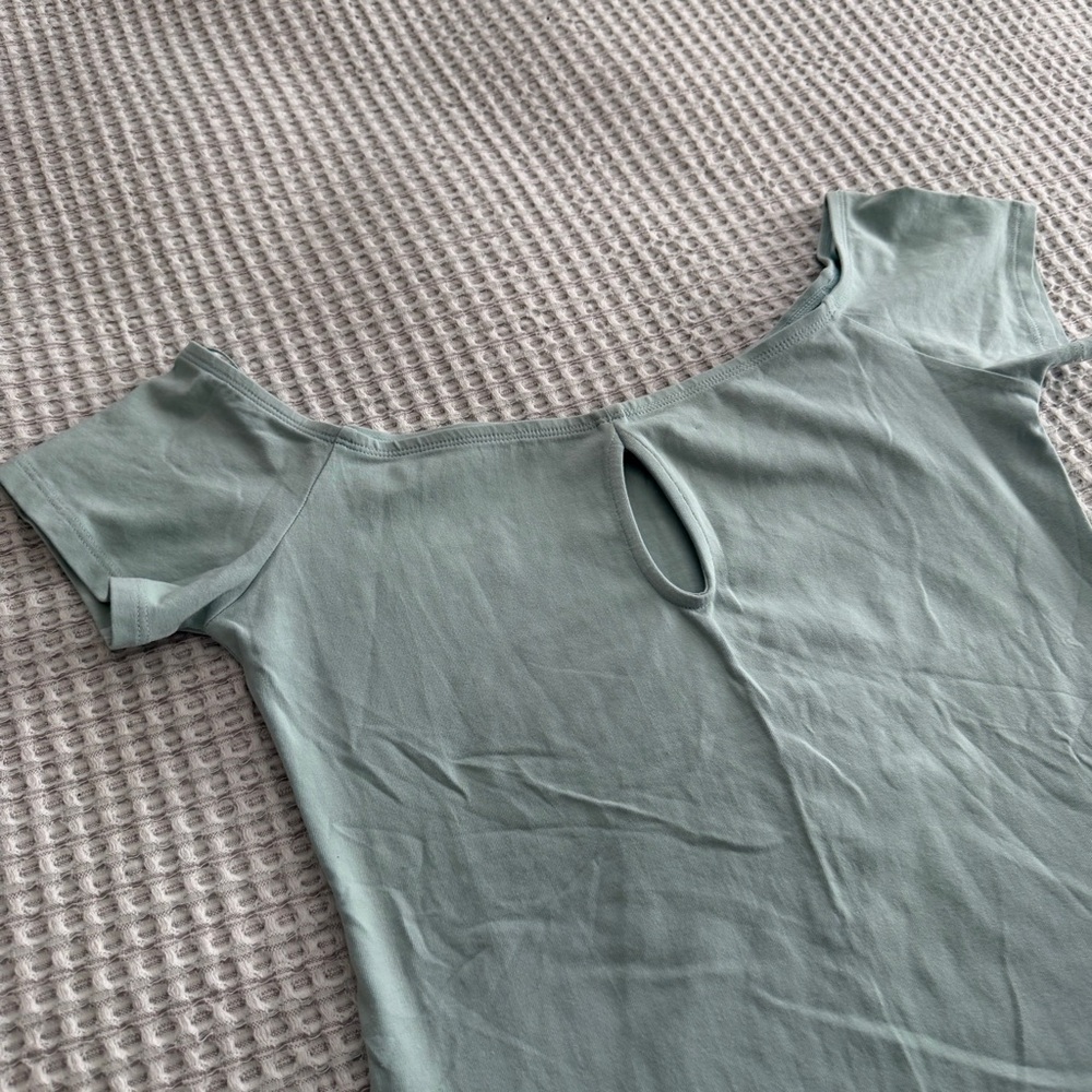 NWT Express One Eleven Off the Shoulder Keyhole Top - Picture 2 of 5
